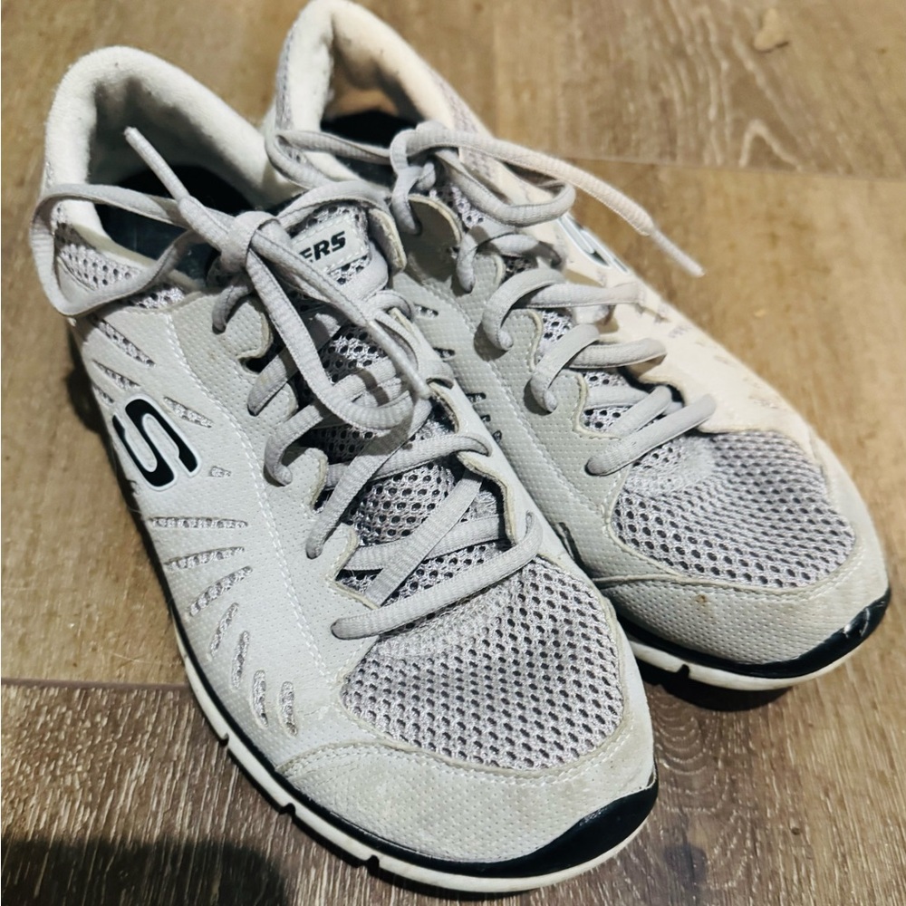 Women’s Skechers- Size 7.5